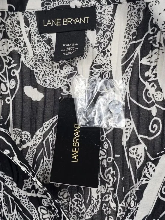 NWT Lane Bryant Womens Black & White Paisley Button Down Blouse Size 22/24 - Picture 3 of 4